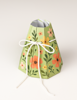 Новые стандарты флористики: в России запатентовали аквабокс, который собирается за минуту